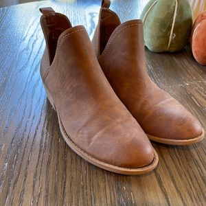 Camel ankle boots